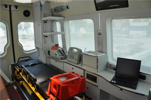 中卫救护车内部